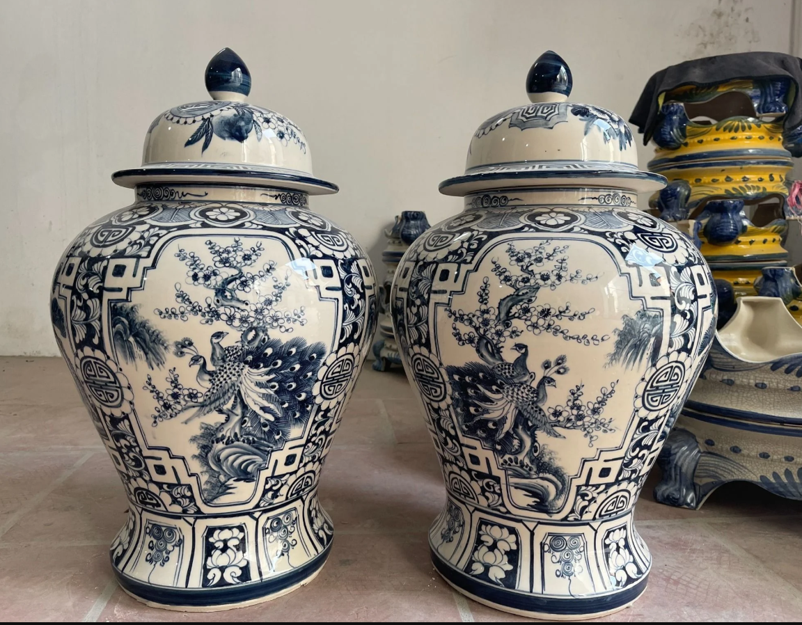 Chóe men rạn 40L và 25L cho khách cận cảnh chóe thờ men rạn Bát Tràng 2